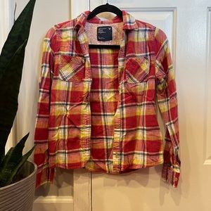 Adorable fitted plaid flannel top